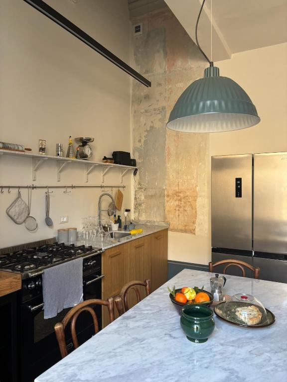 CA - Historic apartment with refined design - 4
