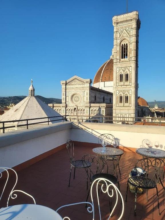 Spacious 2BR with 2 Ensuite Baths in Florence - 1