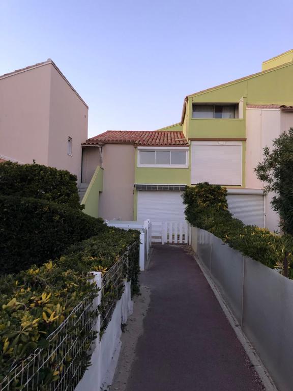 Appartement T2 face a la mer avec parking - 2