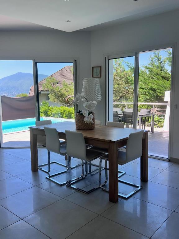 Villa avec piscine à 5 minutes du lac - 1