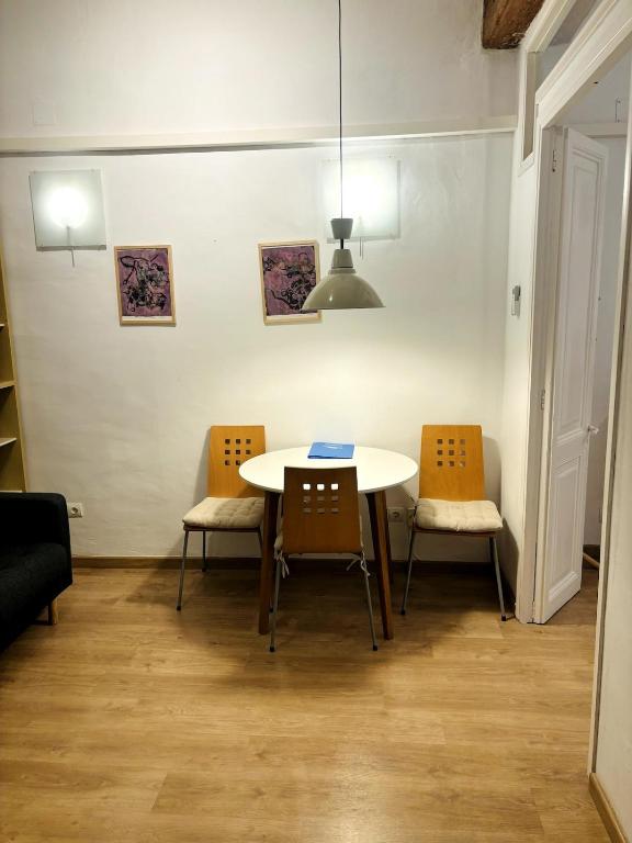 Charming Stay in Barcelona Near Las Ramblas - 2