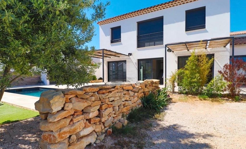 Contemporary Provençal villa with pool - 1