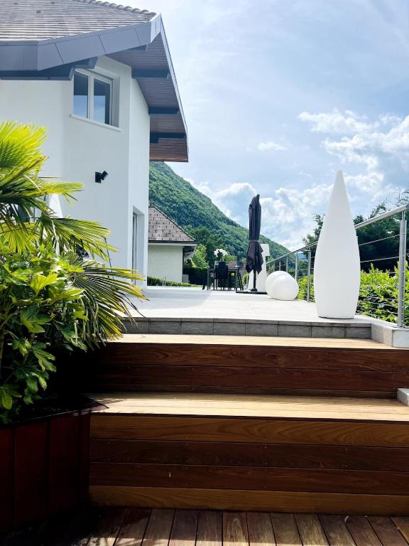 villa au calme avec piscine et vue sur le lac - 3