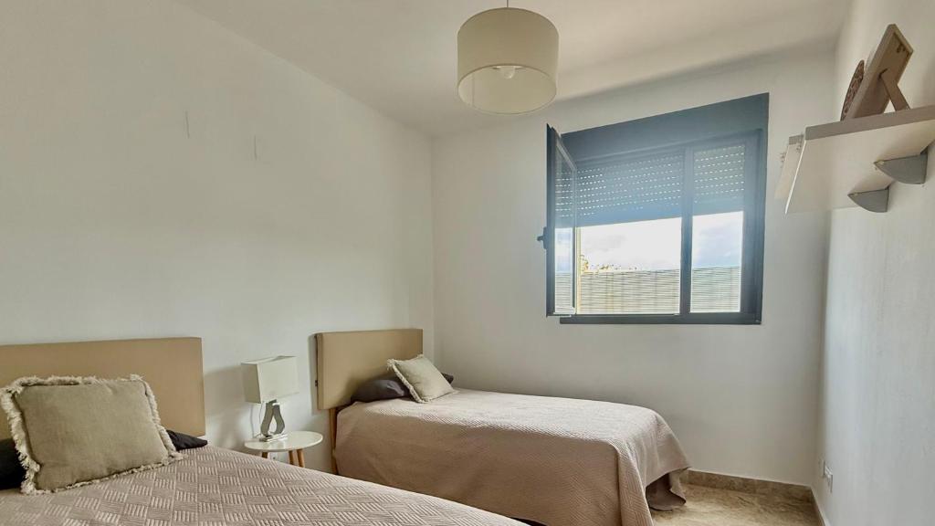 Keywise Perfect location next to María Zambrano STATION, central , beach ,pool and free Parking - 5