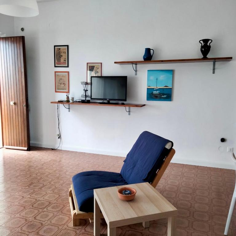 M335 - Marcelli, ampio bilocale fronte mare con balcone - 5