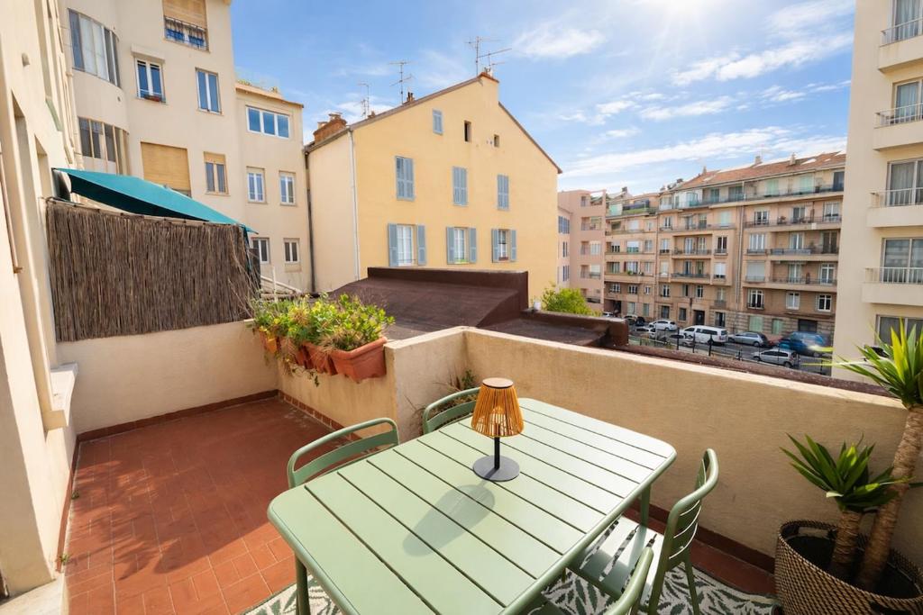 Le Petit Safran - Une chambre et terrasse - 1