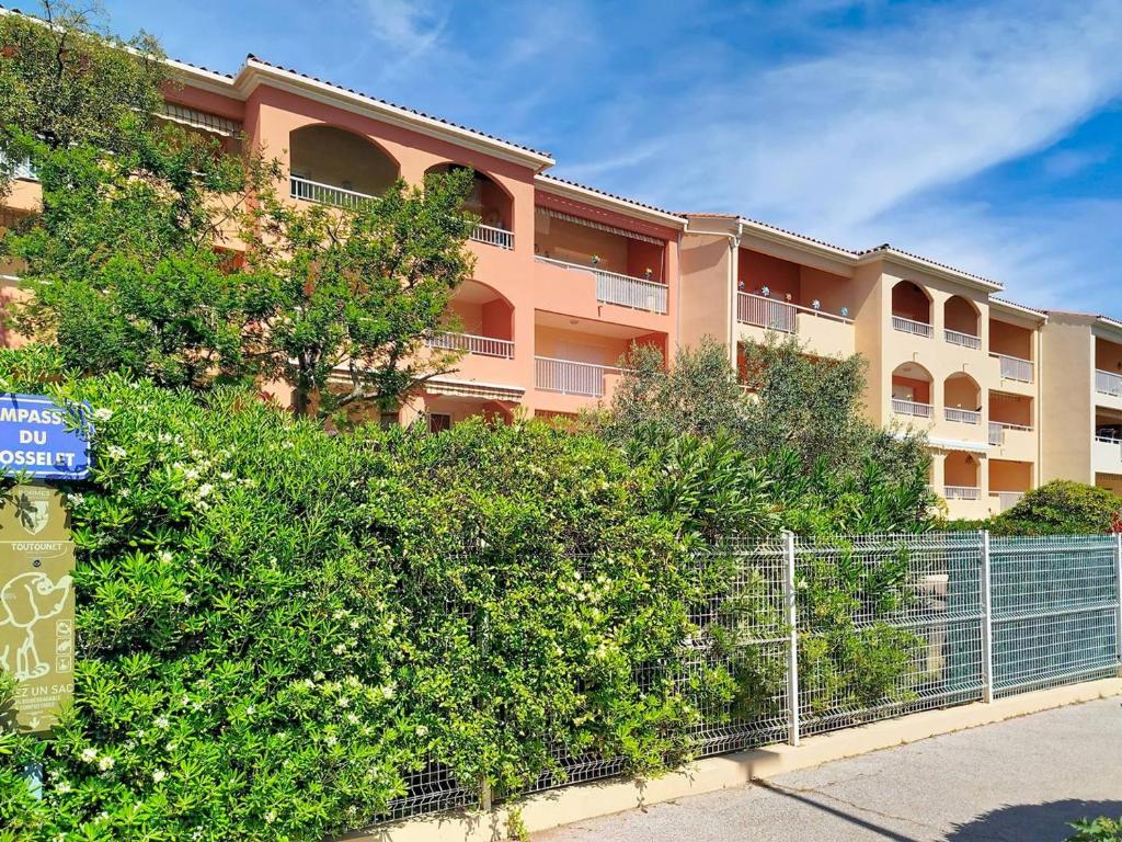 Spacieux T2 avec Loggia à 800m de la Plage, Parking et Forfait Ménage Inclus - Bormes-les-Mimosas - FR-1-610-12 - 1