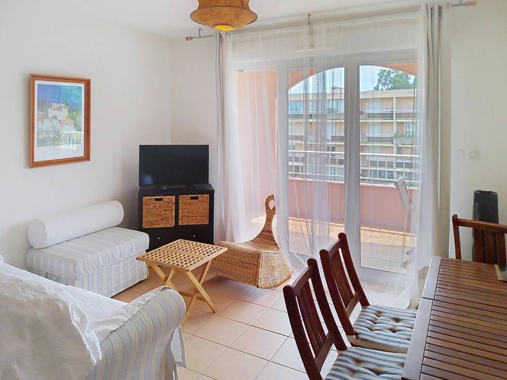 Spacieux T2 avec Loggia à 800m de la Plage, Parking et Forfait Ménage Inclus - Bormes-les-Mimosas - FR-1-610-12 - 3