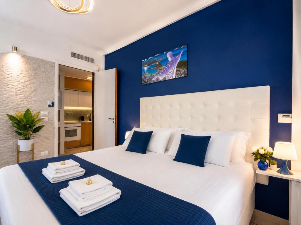Stylish 8-Bed Home near Duomo ideal for Groups Families with terrace garden parking - 3