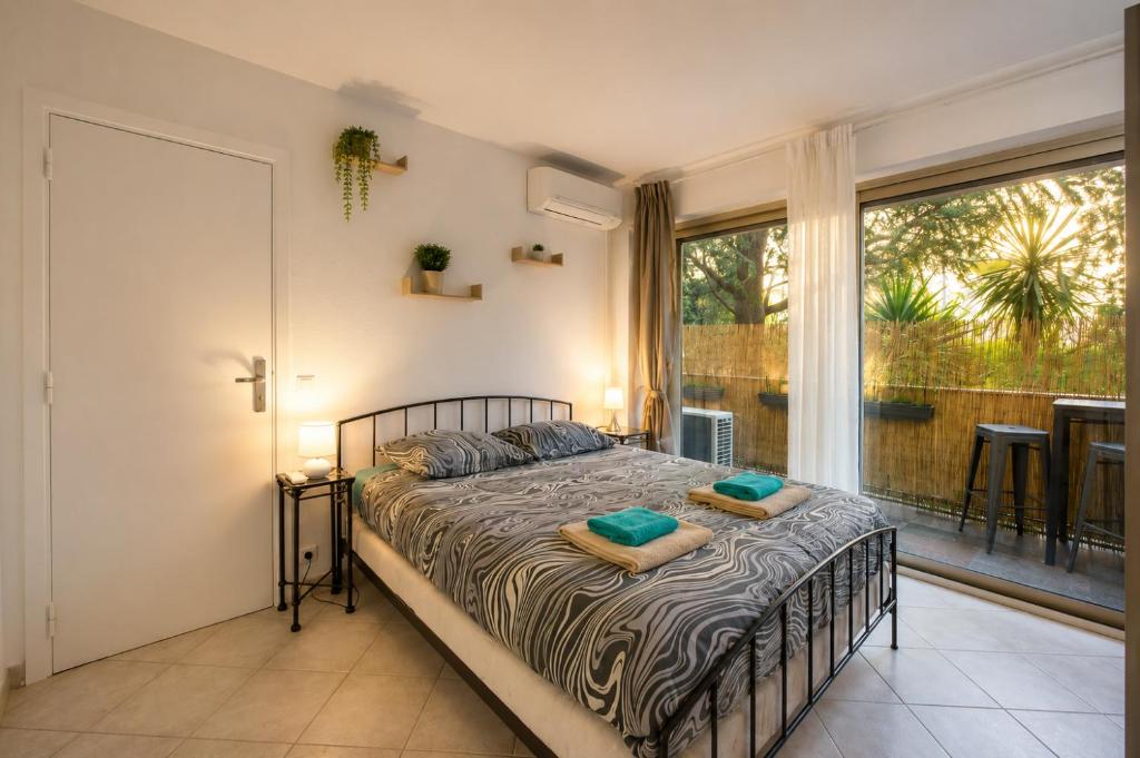 FRGK Tamaris Apartment Antibes Terrace, AC & Ultra-Fast Wi-Fi - 4