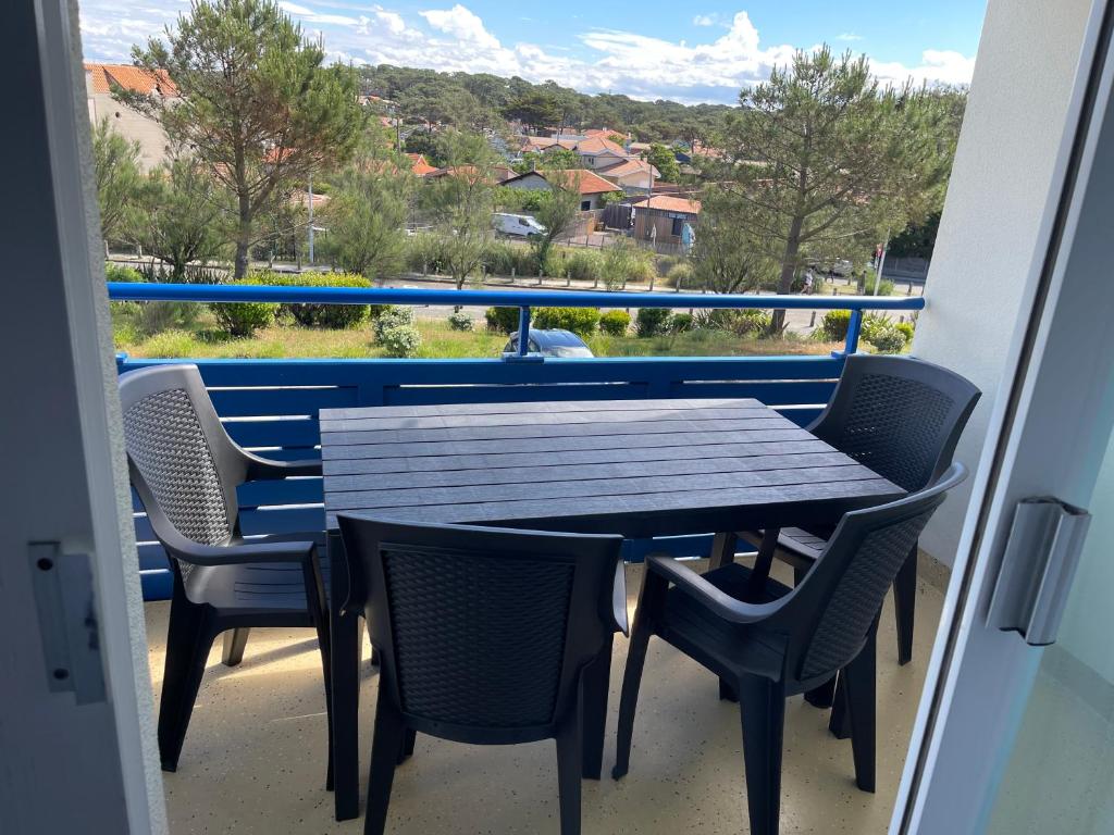 Appartement Climatisé avec Piscine & Mer Bleu Marine - 3