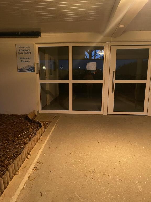 Appartement Climatisé avec Piscine & Mer Bleu Marine - 2
