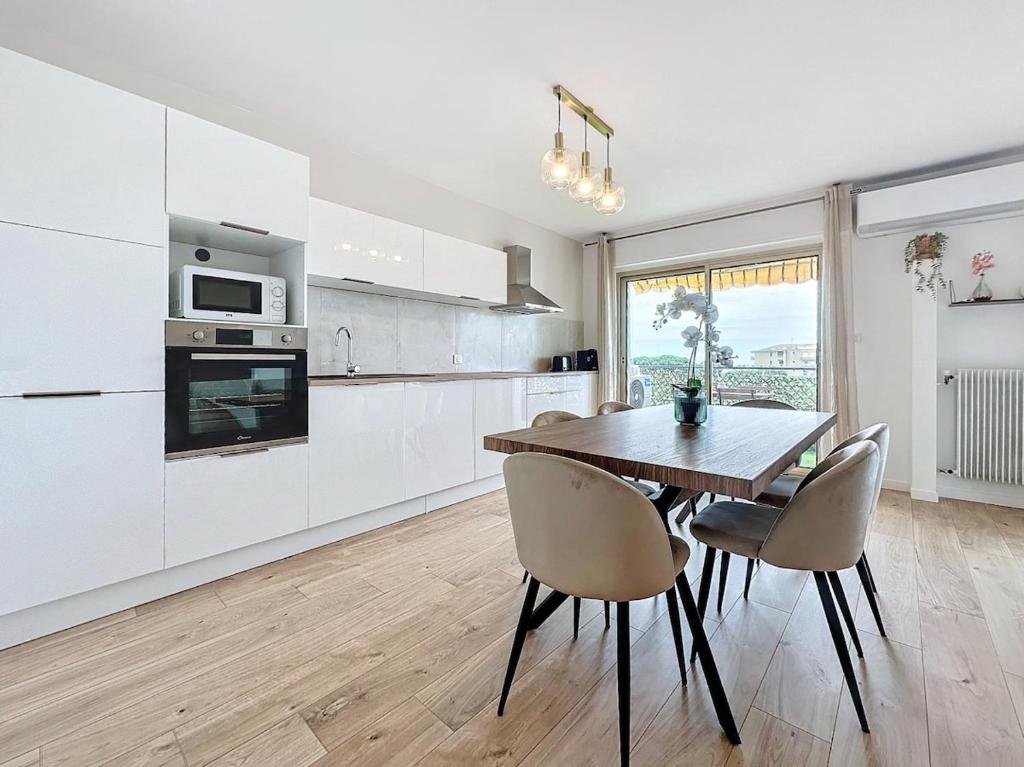 Superbe Appartement 6 personnes - Terrasse vue mer à Antibes - Climatisation - Parking Privé - 3