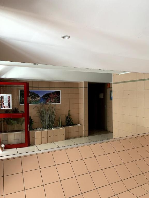 Beautiful bright 2-bedroom apartment 1 minute from the beach - 4
