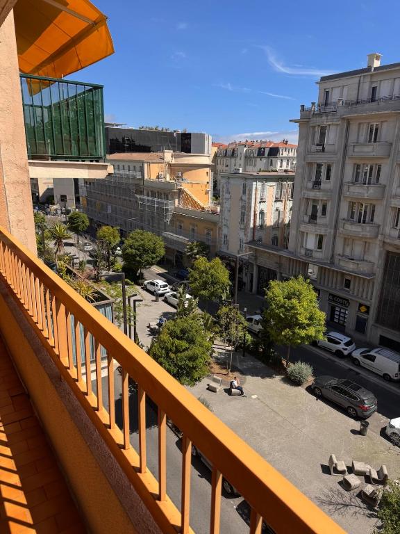 Beautiful bright 2-bedroom apartment 1 minute from the beach - 5