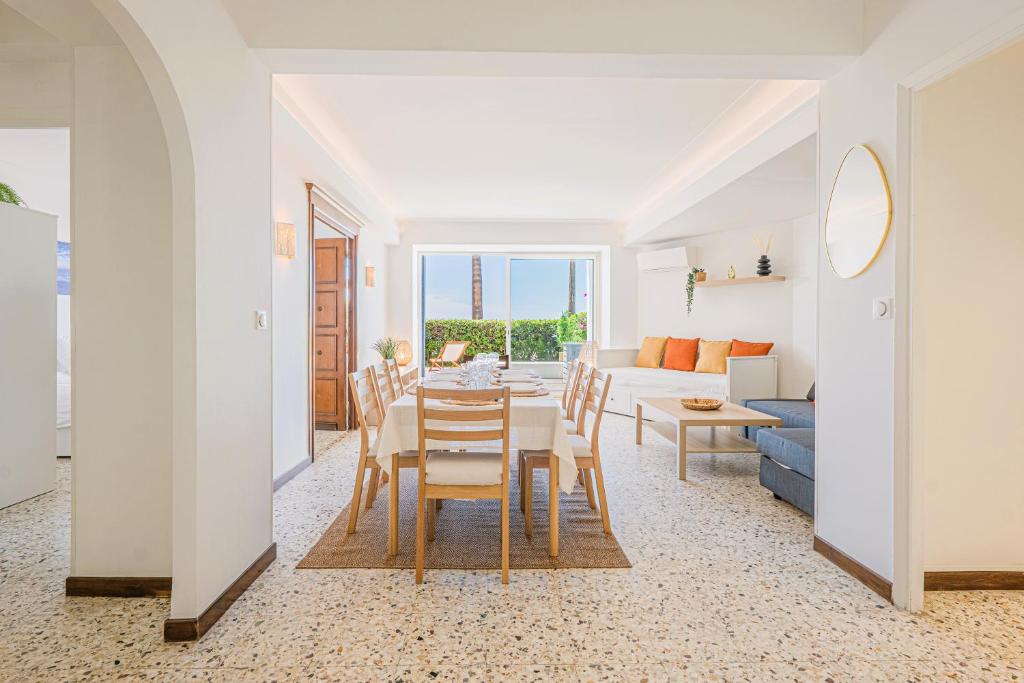 Exclusive Seafront Gem - Direct Beach Access - Terrace - Private parking - 8 people - Juan-les-Pins - 2