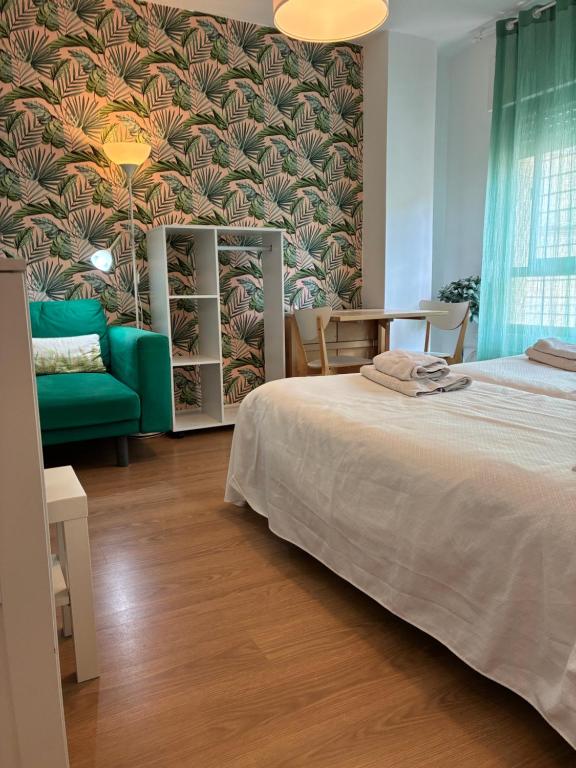 Estudio San Felipe junto a la Playa y el Hospital Puerta del Mar en Cádiz - 3