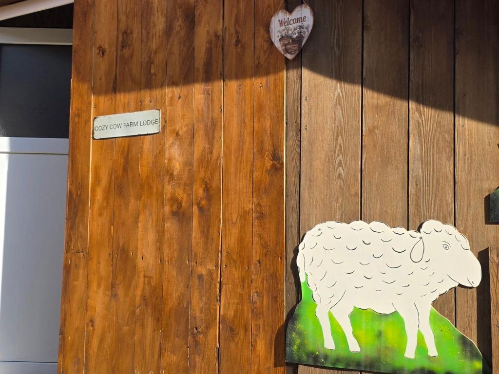 Cozy Cow Farm Lodge - 4