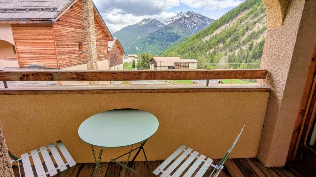 Appartement 3 pieces 6 personnes, 2 chambres, wifi fibre gratuit, piscine l'été et au pied des pistes l'hiver - 3