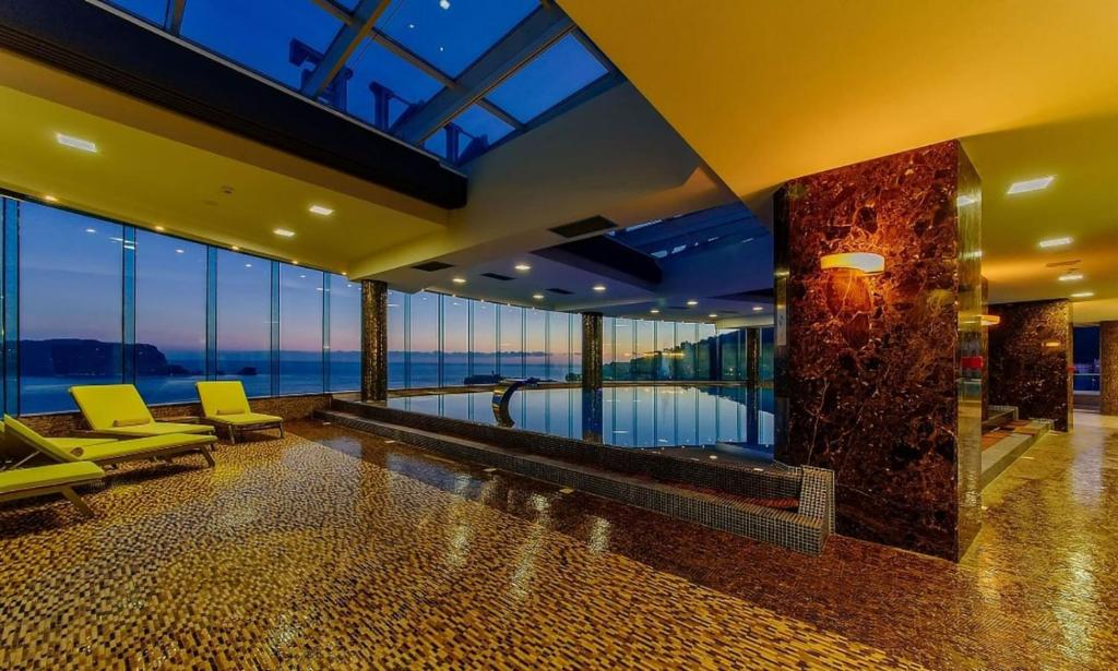 Luxury apart with 3 bedrooms in hotel near the beach - 3