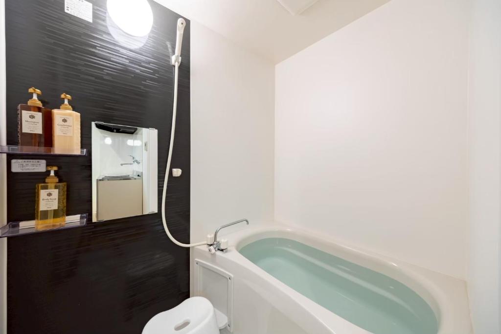 Bridge Stay Tengachaya - Hotel Quality, Direct to Kansai Airport , 6-min Walk from Midosuji , Sakais