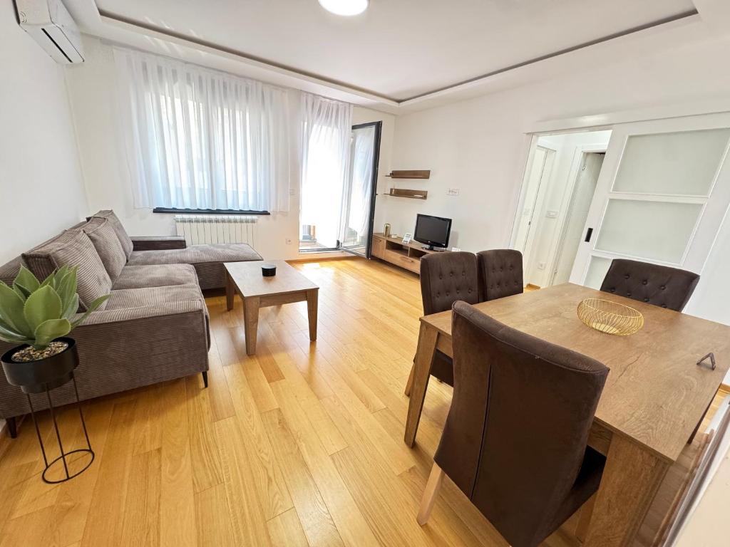 Lux Apartment near Ada Mall & Lake - 1