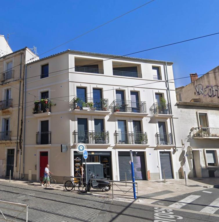 NOUVEAU - Jungle Montpeul - Clim - Wifi fibre - Netflix - 5' du centre et gare - Parking - Loggia - 15' des plages - 2