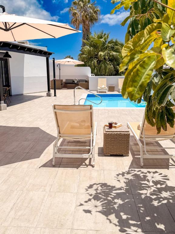 Playa Blanca - Villa Vista Oceana - Stunning 5 Bedroom Modern Villa with Private Heated Pool and Ocean Views - 2