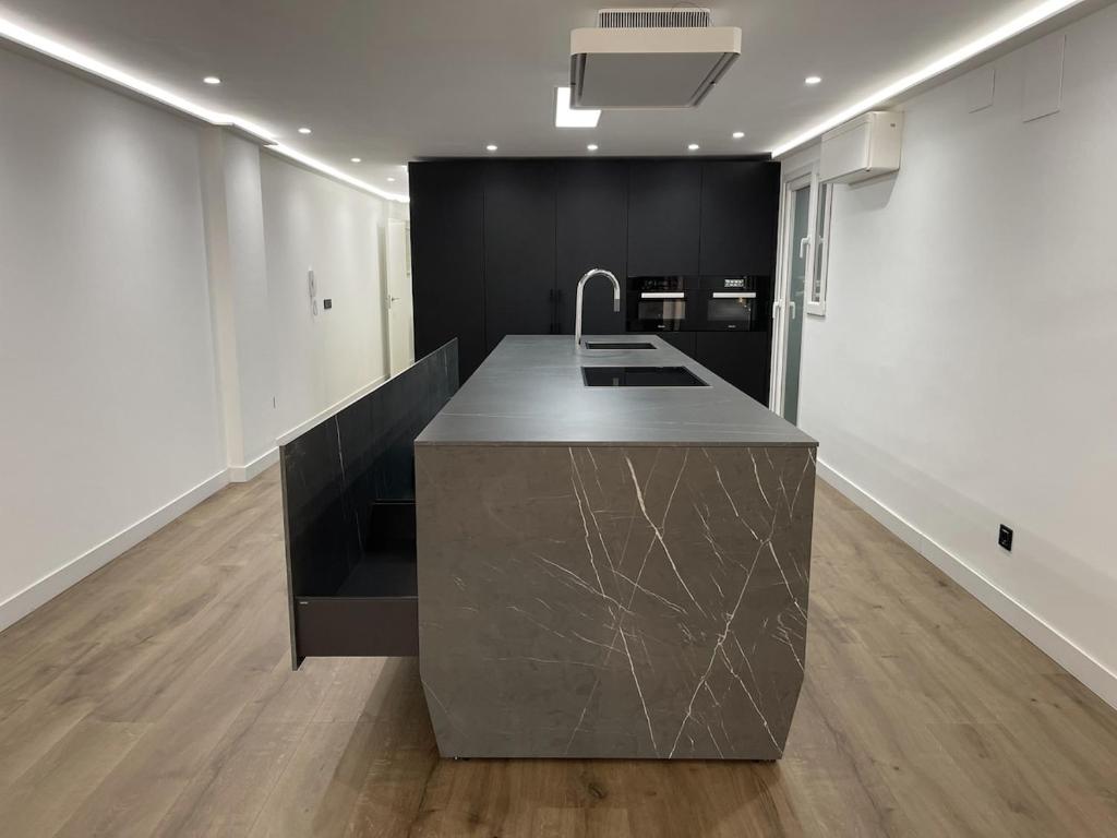 Luxury home at center - 4