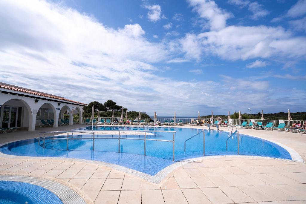 BLUESEA Playa Azul — Swimming pool in Cala'n Porter, Balearic Islands