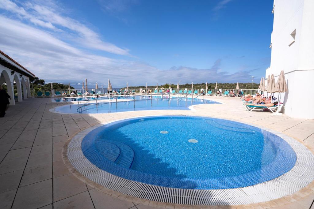 BLUESEA Playa Azul — Swimming pool in Cala'n Porter, Balearic Islands
