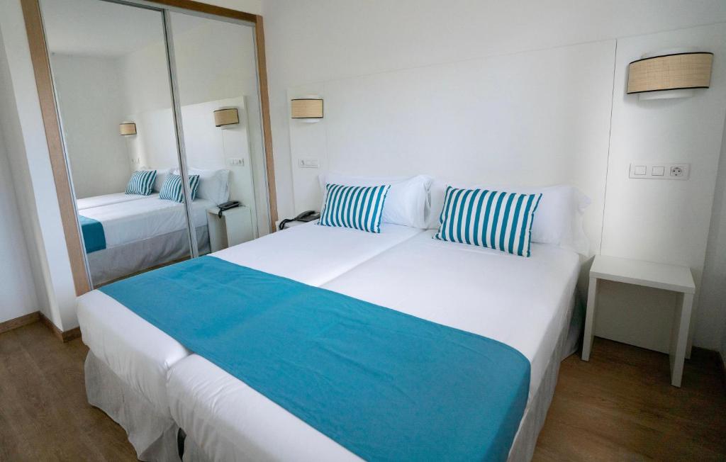 BLUESEA Playa Azul — Hotel rooms in Cala'n Porter, Balearic Islands