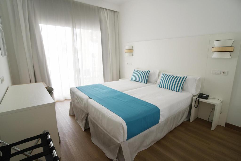 BLUESEA Playa Azul — Hotel rooms in Cala'n Porter, Balearic Islands