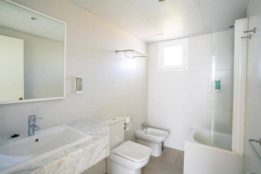 BLUESEA Playa Azul — Hotel rooms in Cala'n Porter, Balearic Islands