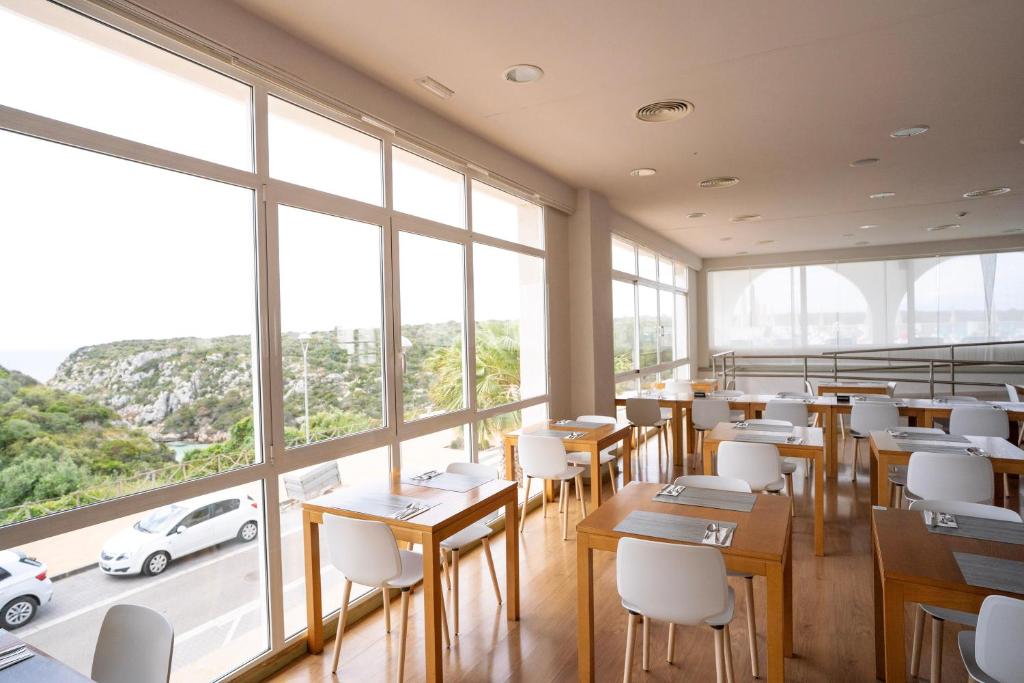 BLUESEA Playa Azul — Restaurant & bars in Cala'n Porter, Balearic Islands