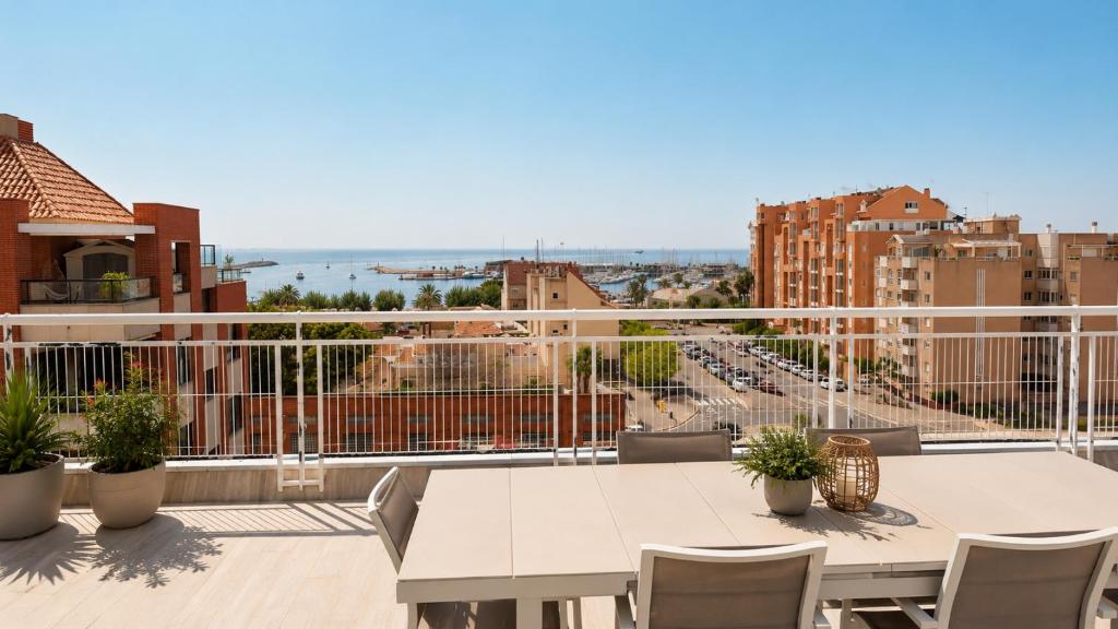 Ático Prestige Dénia con gran terraza, jacuzzi y ubicación céntrica con vistas al mar by Family Homes Rentals - 1