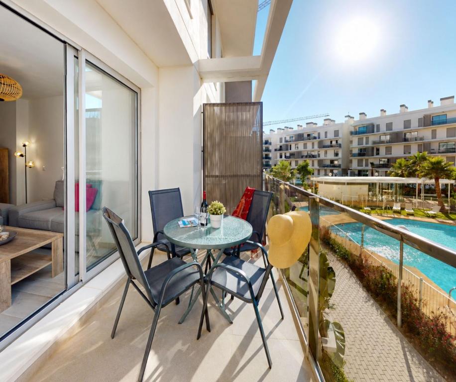 Apartamento Tulipán en Dénia Urb Marina Real III Terraza, varias piscinas y gimnasio cerca de la playa Las Rotas - 2