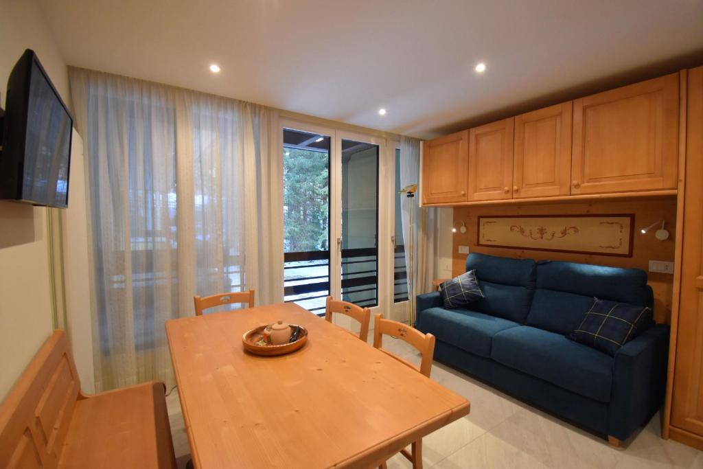 Shared lounge/TV area