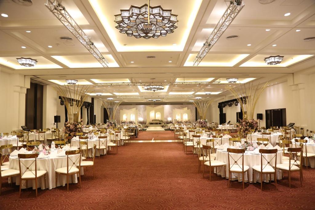 Banquet hall