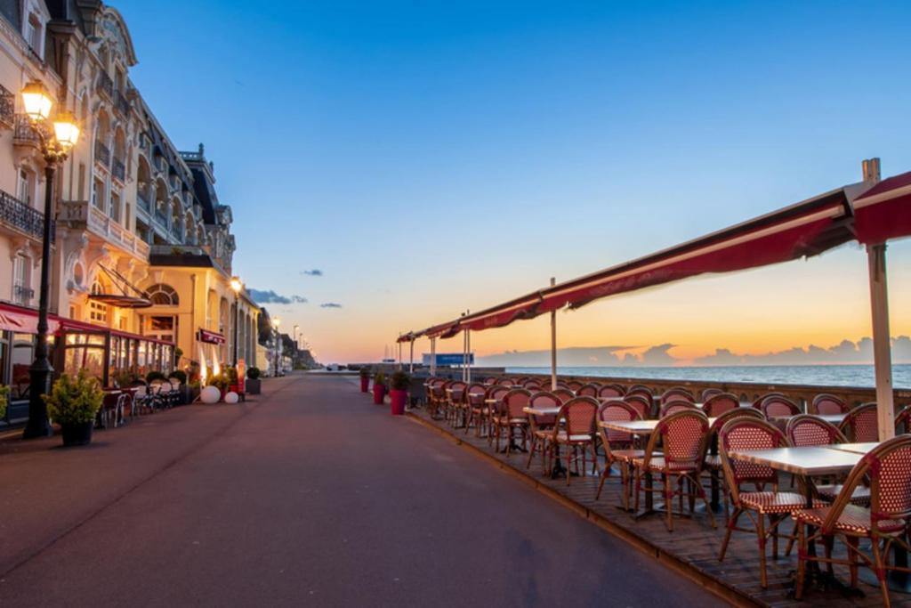 Nice Flat 2 Steps From The Beach - 2 bedrooms - 2