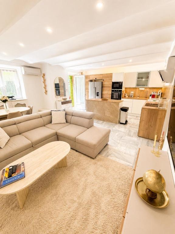 Quiet Private Apartment - 2min Train Station - 5min Palais Croisette - Private entrance - 5