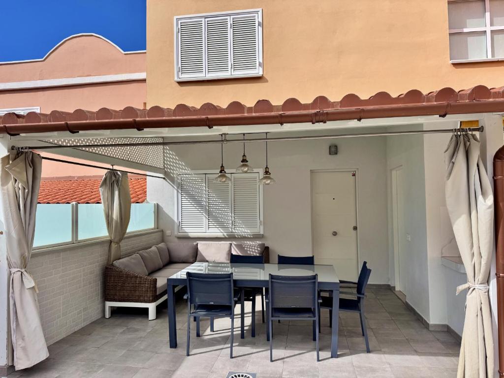 Modern 4 bedroom villa in Costa Adeje - 2