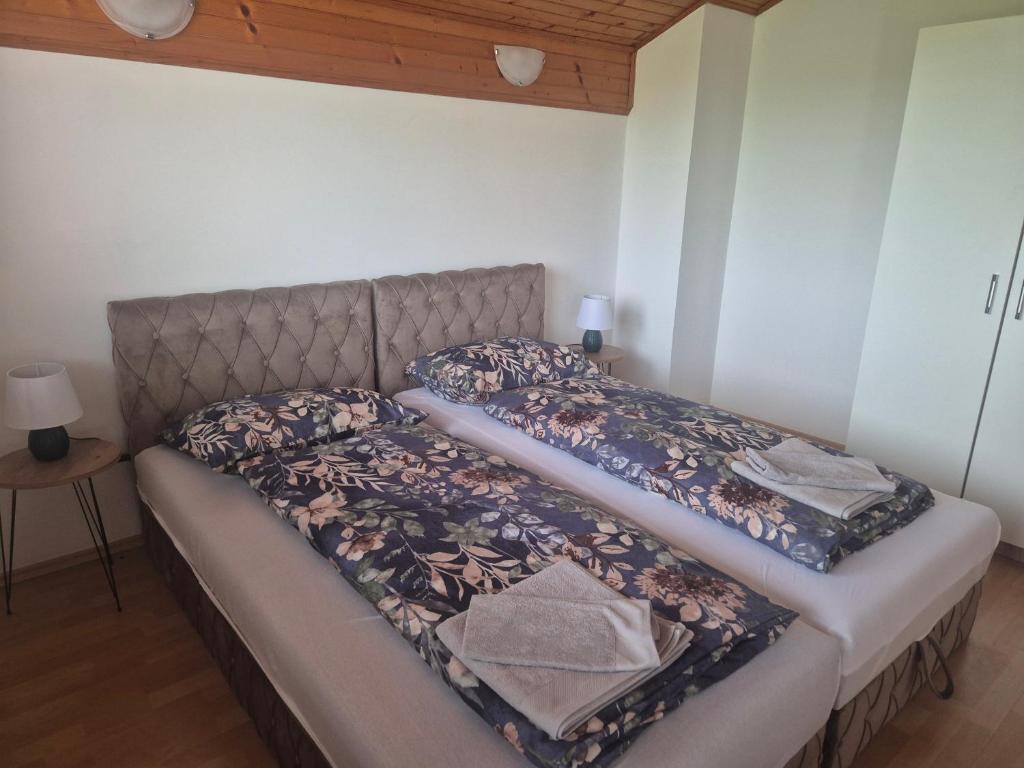 Bella holiday home Komadić prirode,mira,pravoga sela u neposrednoj blizini centra Banjaluke 4 km Garaža 4 sobe - 4