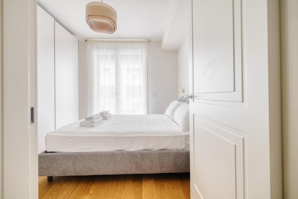 Just Urban Stays - Exclusive Flat with Balcony - 5 min from Duomo M4 - 4