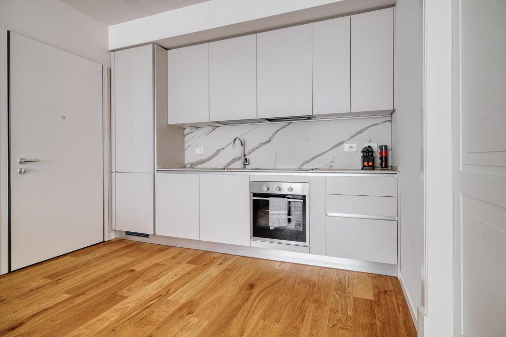 Just Urban Stays - Exclusive Flat with Balcony - 5 min from Duomo M4 - 3