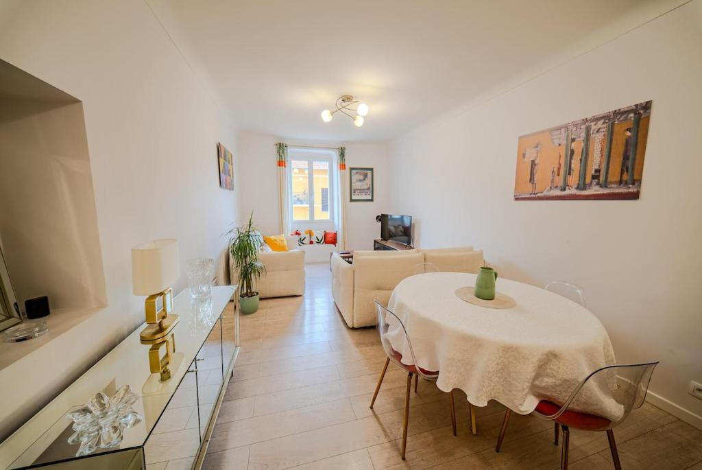 Port Lympia lovely Apartment with Balcony AC - 4