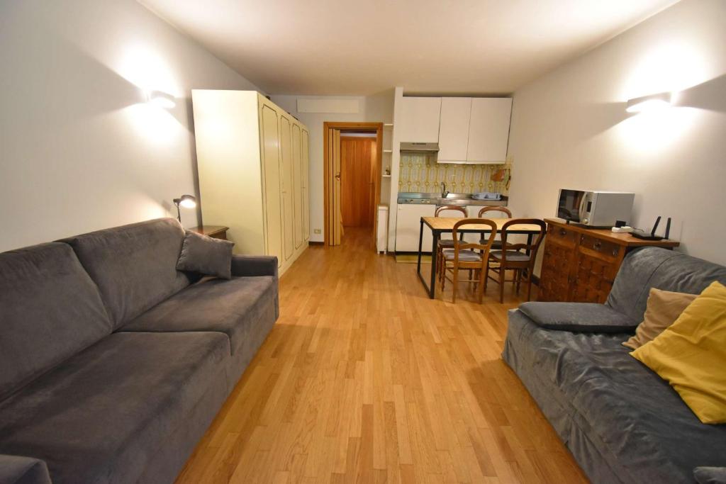 Shared lounge/TV area