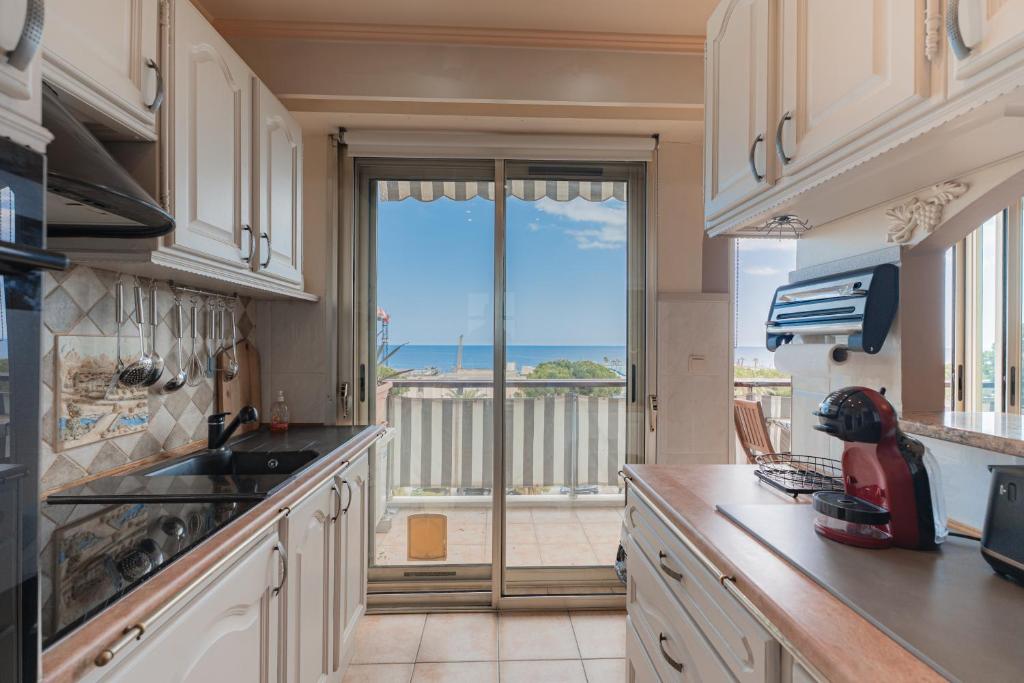 SEA-VIEW - AC - Balcony - 3