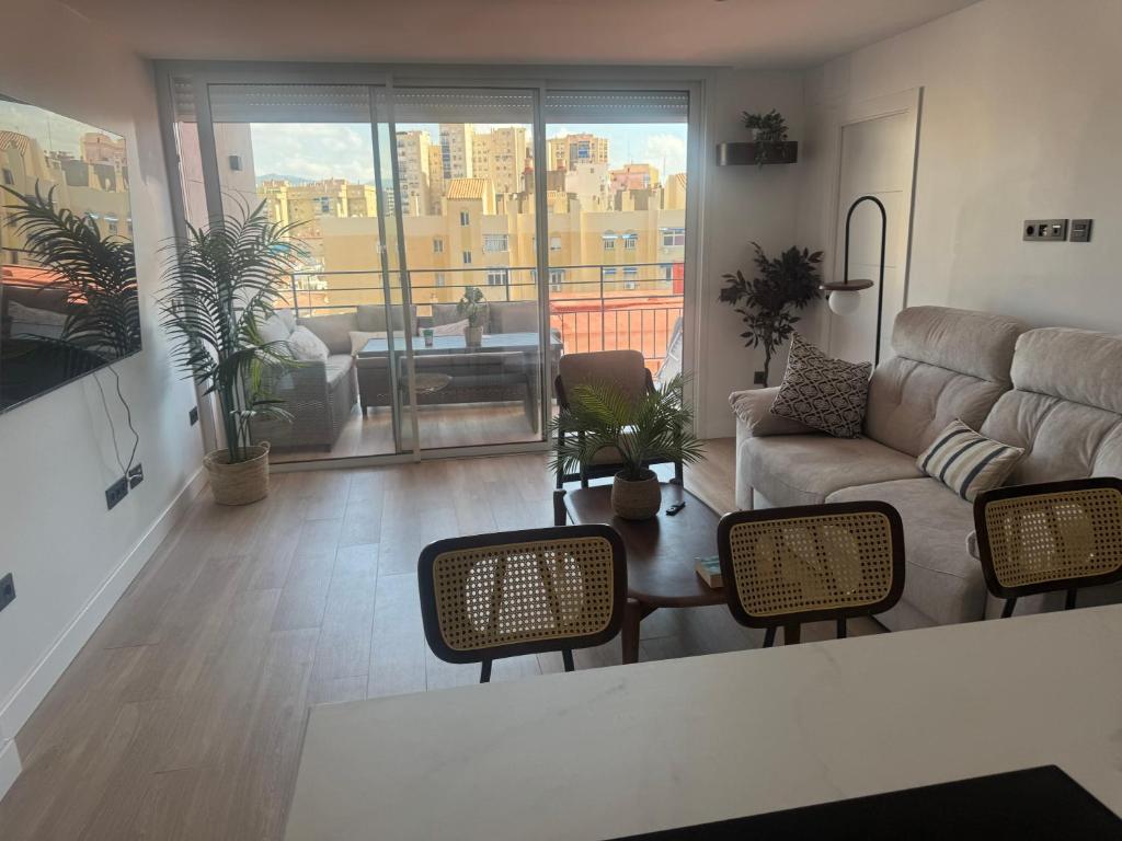 HABITACIONES con BAÑO LOS TILOS - CERCA de ESTACION BUS Y AVE - 1