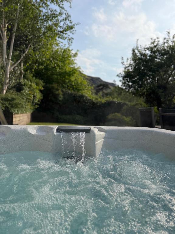 Lovely Cottage in Snowdonia with Hot Tub, Fairbourne photo 6